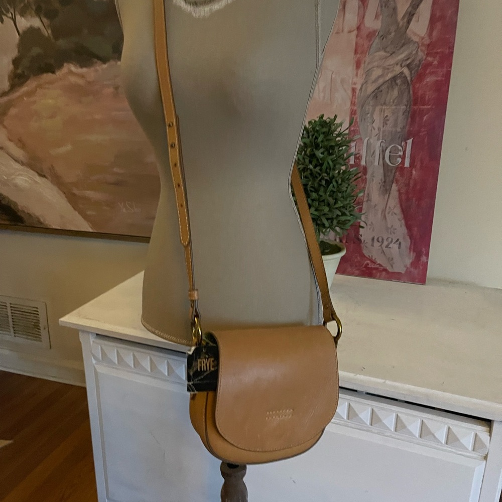 Frye Crossbody in Saddle Tan